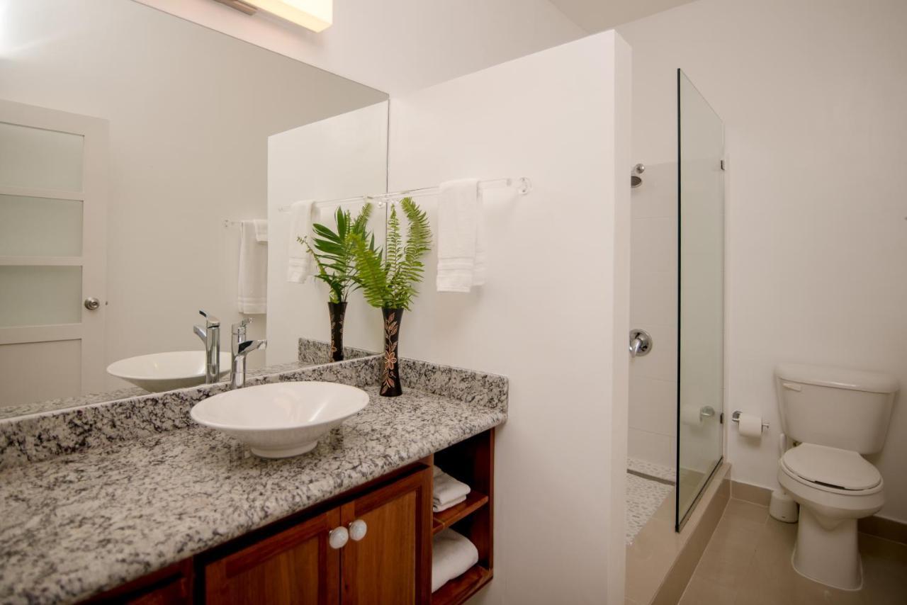 Whispering Seas Oceanfront Suite أوشو ريوس المظهر الخارجي الصورة
