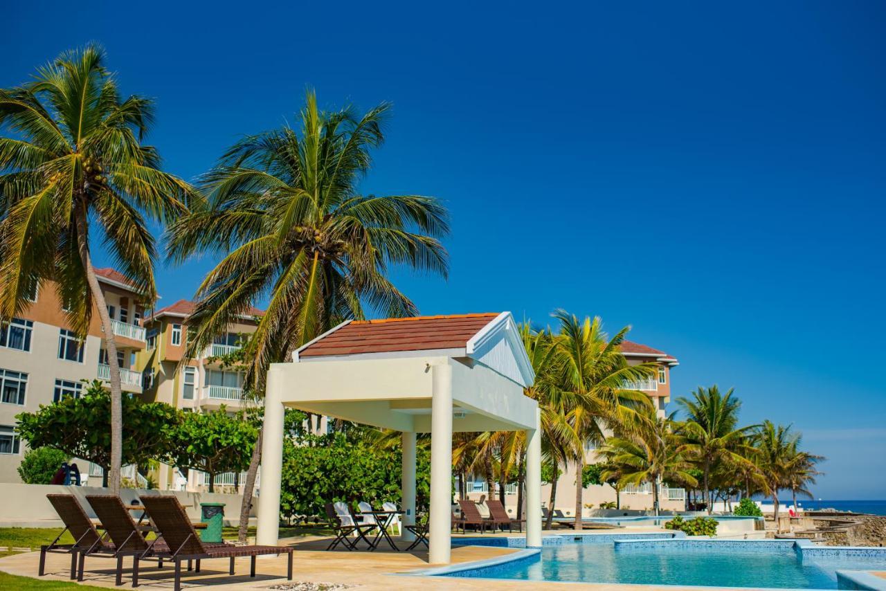 Whispering Seas Oceanfront Suite أوشو ريوس المظهر الخارجي الصورة