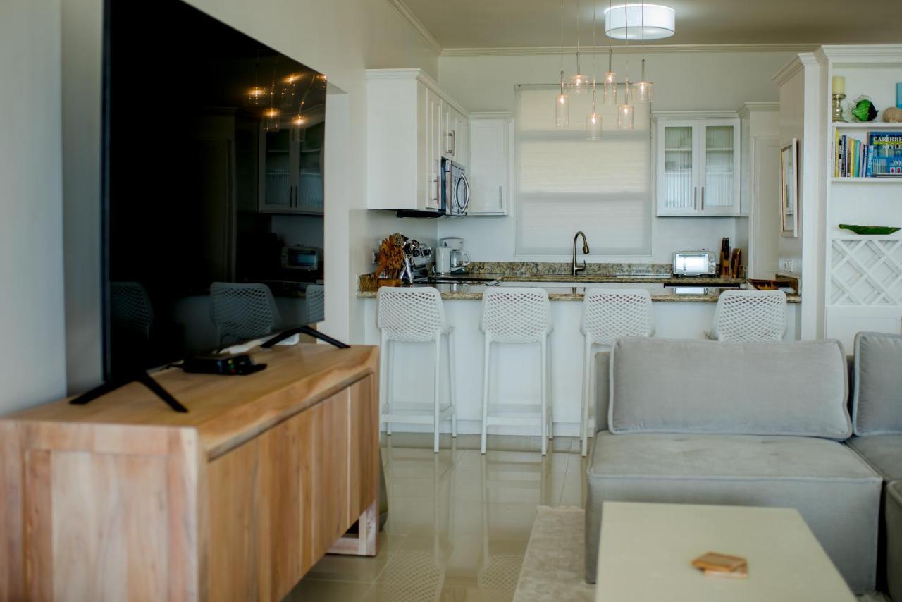 Whispering Seas Oceanfront Suite أوشو ريوس المظهر الخارجي الصورة