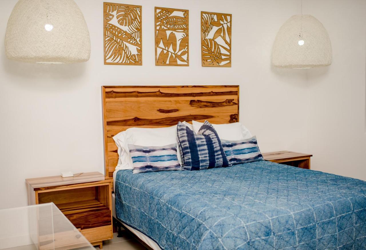 Whispering Seas Oceanfront Suite أوشو ريوس المظهر الخارجي الصورة